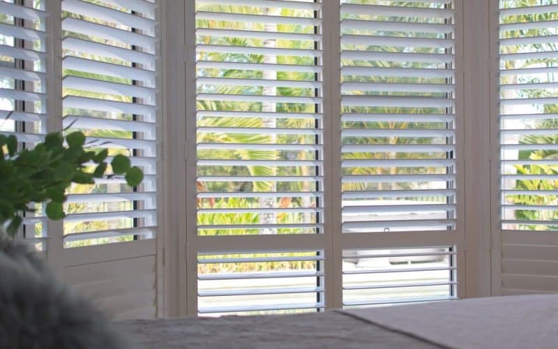 Center Tilt Vs Hidden Tilt ShuttersPlantation Shutters