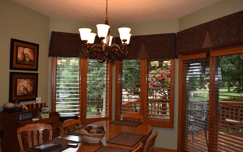 hide-tilt-bar-shutters
